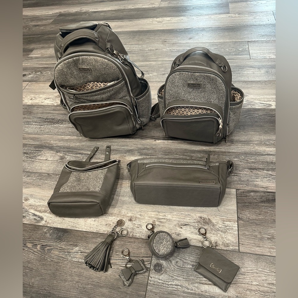 Itzy ritzy diaper bag bundle